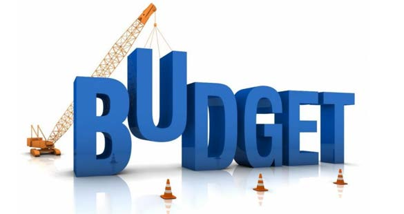 3D Budget text with construction crane and safety cones