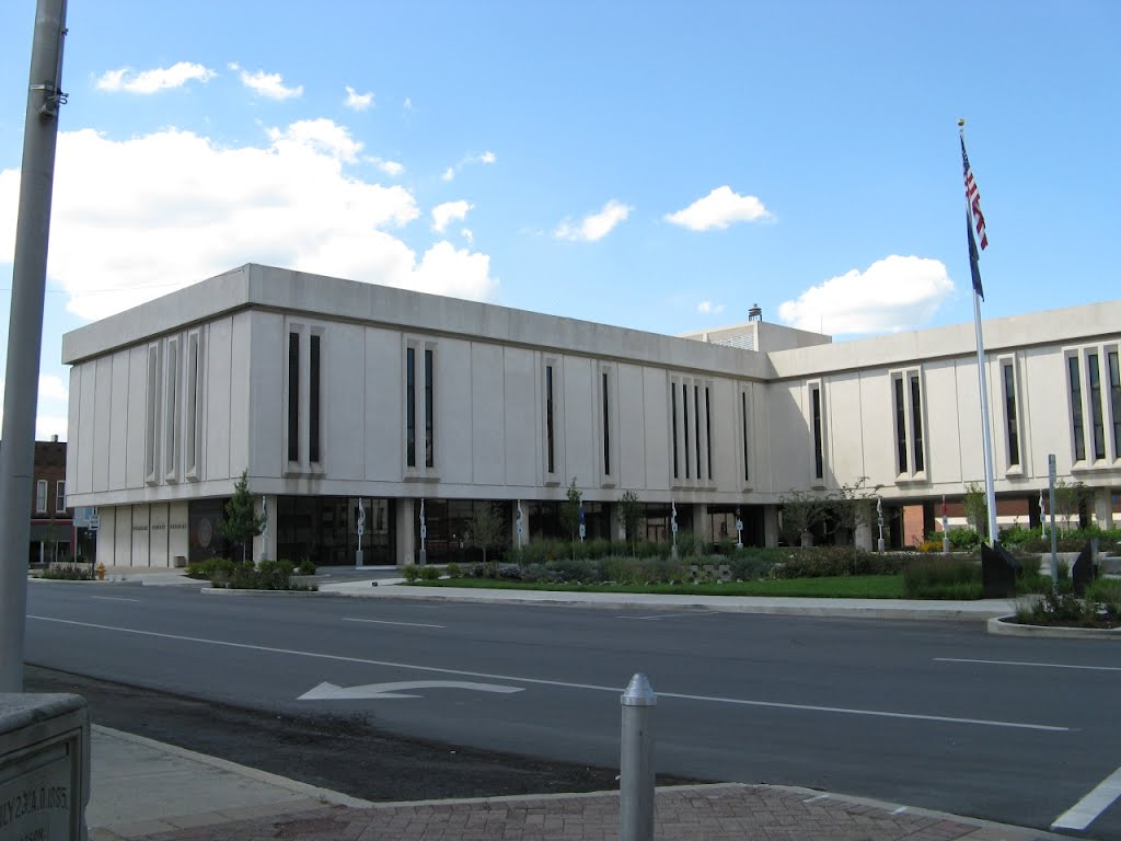 A photograph of the Delaware-Muncie Metropolitan building.