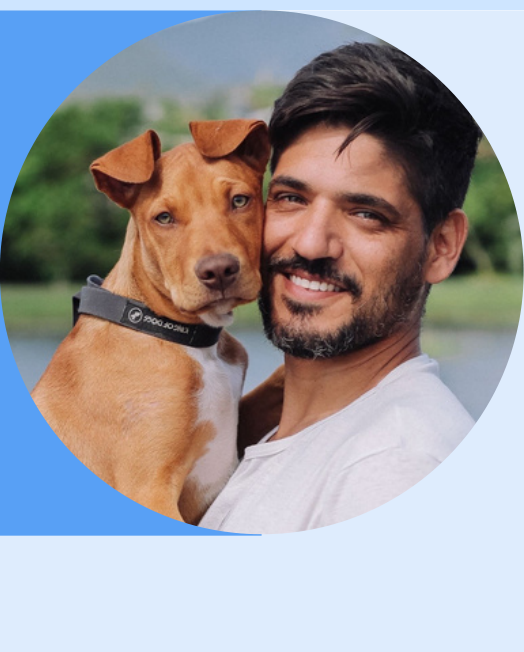 Portrait of Ricardo Garé with a dog