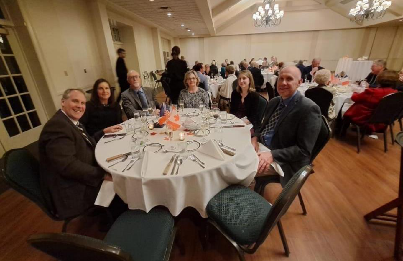 Guests smiling around table at Moraine Country Club
